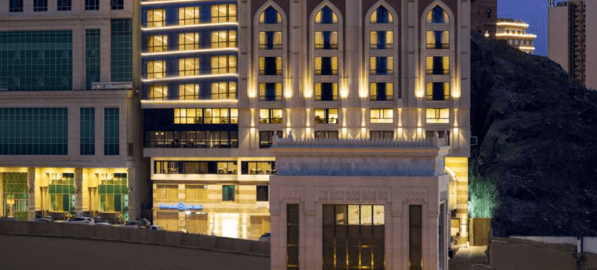 シェラトン メッカ ジャバル アル カアバ ホテル エクステリア 写真 The hotel at night